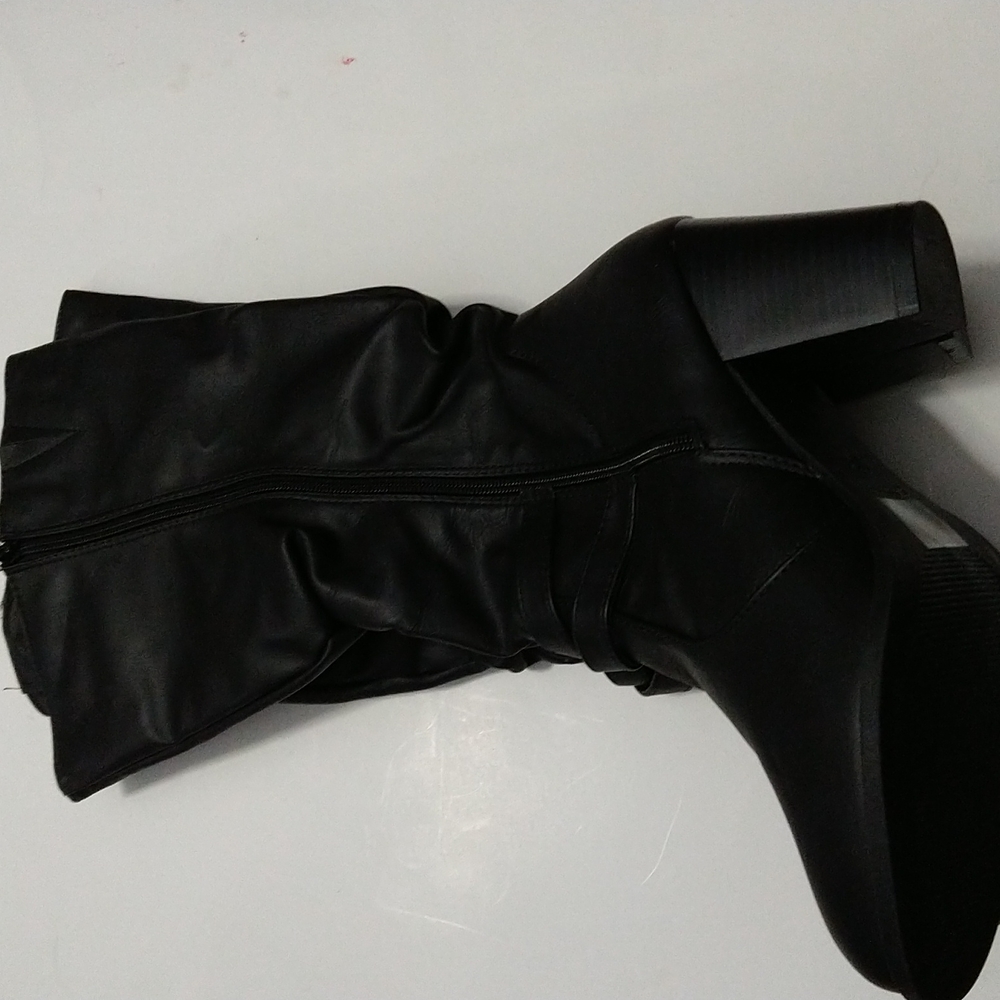 Elegant Black Slouchy Heeled Boots
